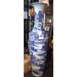 Большая фарфоровая ваза