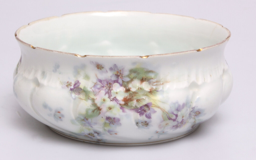 Porcelain bowl for cookies