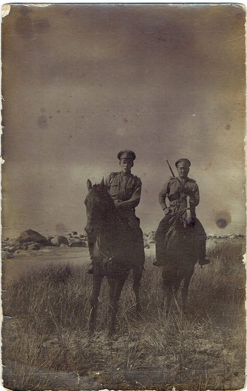 Fotogrāfija Karavīri zirgu mugurā