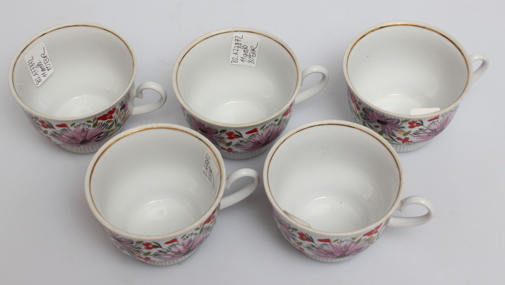 Porcelain cups and saucers 