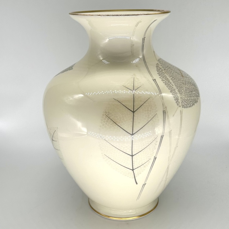 Thomas vase 1960. Ivory series. Handmade. Japanese motives