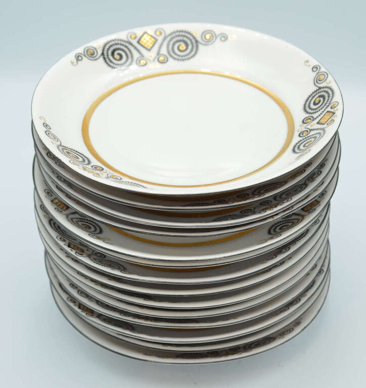 Set of porcelain dishes
