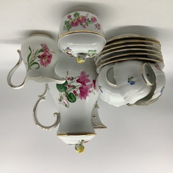 Incomparable Meissen.Tea and coffee service.Summer garden.Hand painted.Each cup has its own design.Pre-war.
