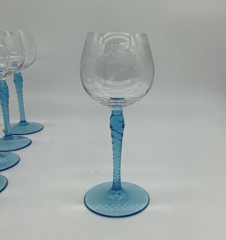Bohemia.6 crystal wine glasses.Fine design.The work of a skilled craftsman from the last century.