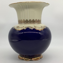 Schumann Vase. 1932. Perfect cobalt and hand-painted gold. Rarity