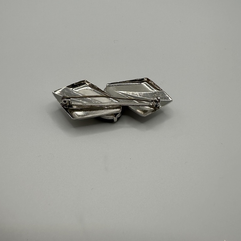 Art Deco brooch with imitation onyx. 60s 