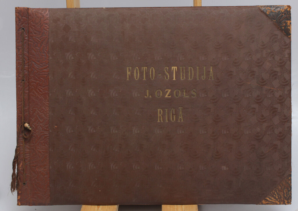 Album ''Foto-studija J.Ozols Rīgā''
