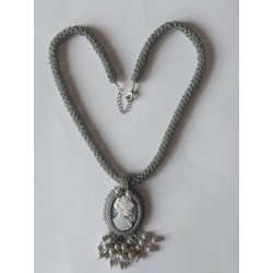Beaded necklace with gray cameo 