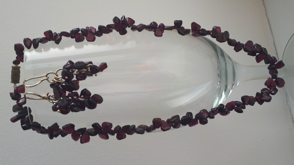 Garnet necklace and earrings
