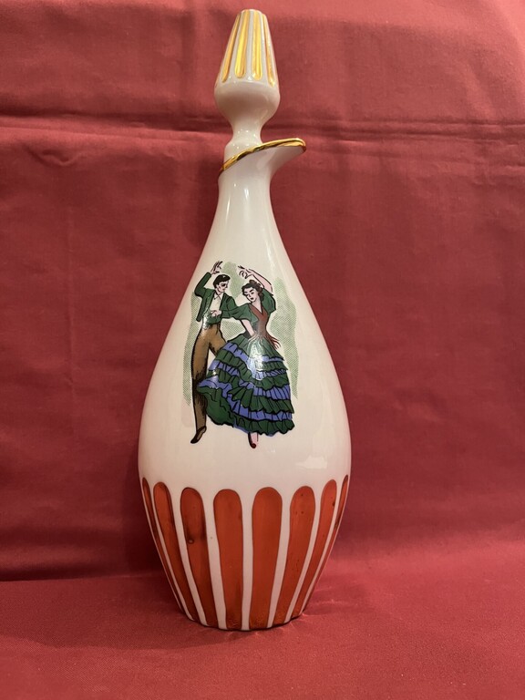 Wine decanter with Spanish motif