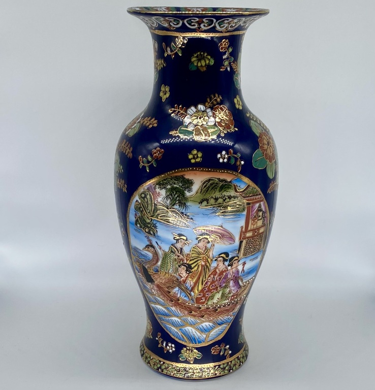 Large porcelain vase. Satsuma -Hand painted in gold. Cobalt. Moriage technique.