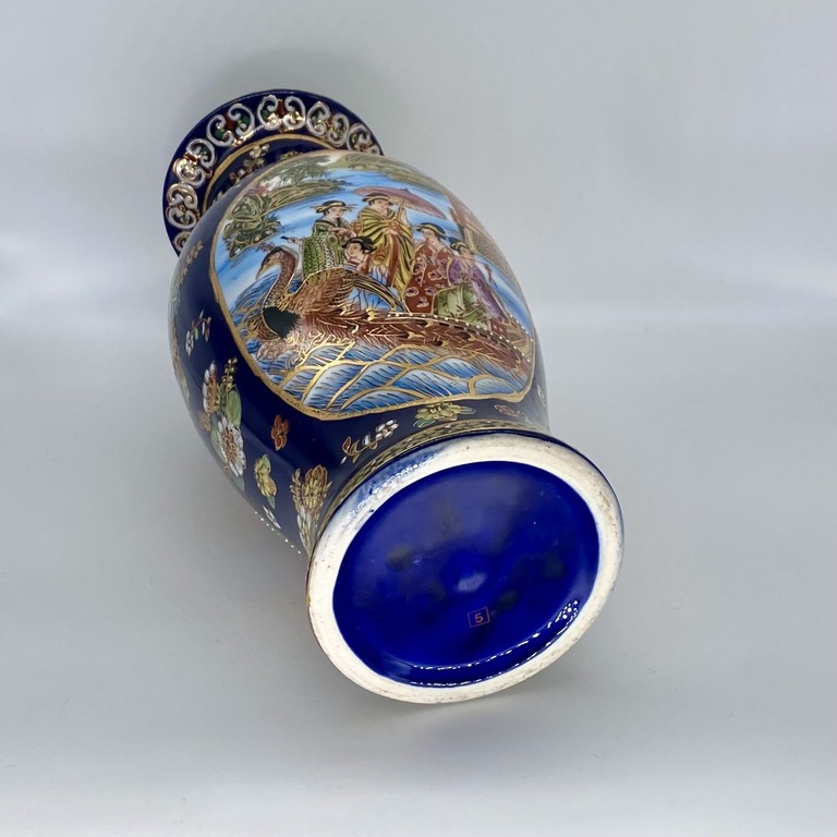 Large porcelain vase. Satsuma -Hand painted in gold. Cobalt. Moriage technique.