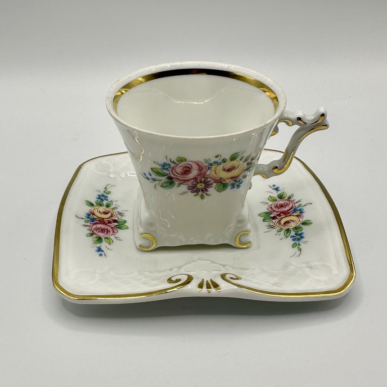 GEROLD PORZELLAN Tettau 1960-1970, Ar rokām apgleznotas tējas pāris baroka stilā. 