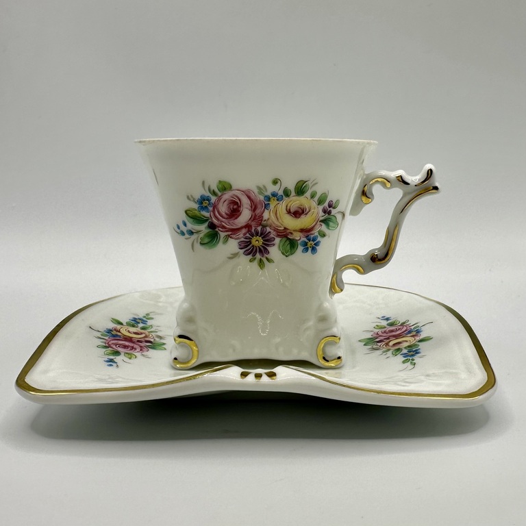 GEROLD PORZELLAN Tettau 1960-1970, Ar rokām apgleznotas tējas pāris baroka stilā. 