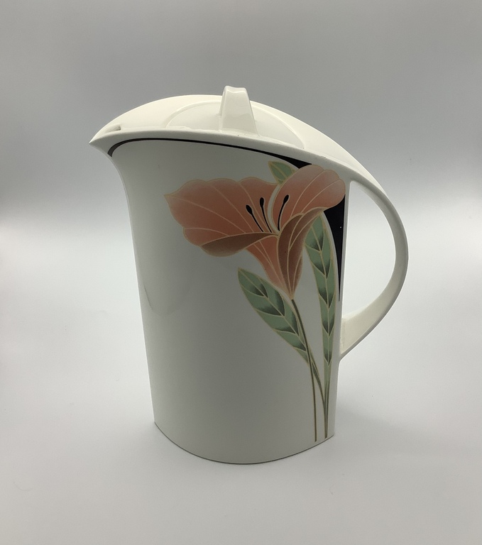 Tall coffee pot Vileroy&Boch in the Art Nouveau style. Hand painted. 60s