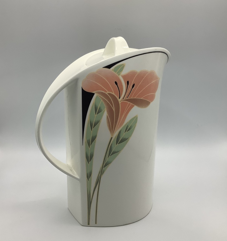 Tall coffee pot Vileroy&Boch in the Art Nouveau style. Hand painted. 60s