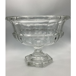 Moser vase in the shape of a crater. Heavy crystal in excellent condition. Very beautiful shape