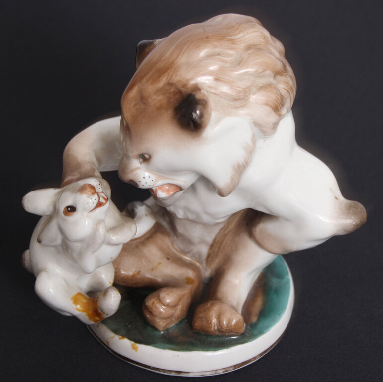 Porcelāna figūra ''Lauva ar zaķi''