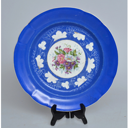 Фарфоровая тарелка Gardner с цветочным декором.