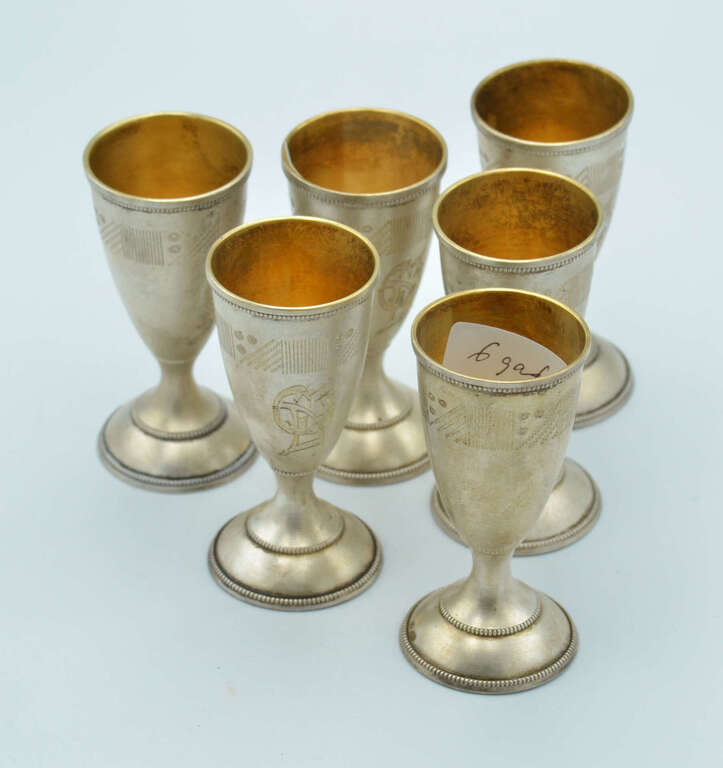 Silver glasses on a leg for 6 pers.