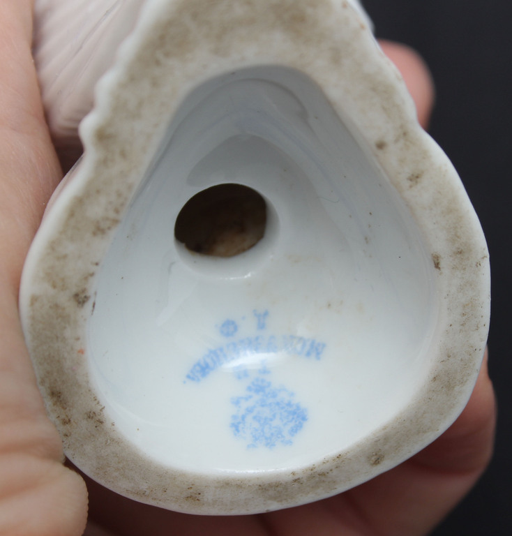 Kuznetsov porcelain salt shaker 