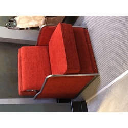 Sarkans izvelkamais krēsls