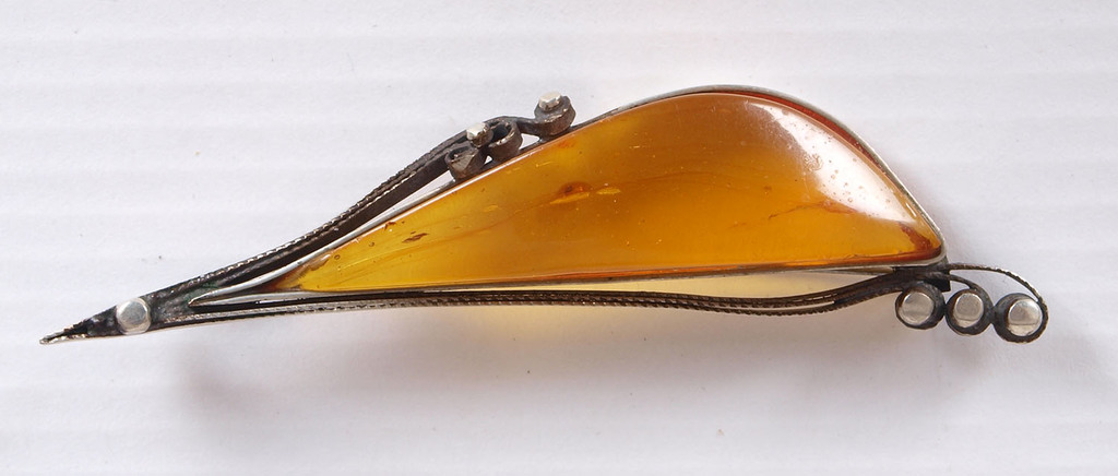 Amber brooch in metal