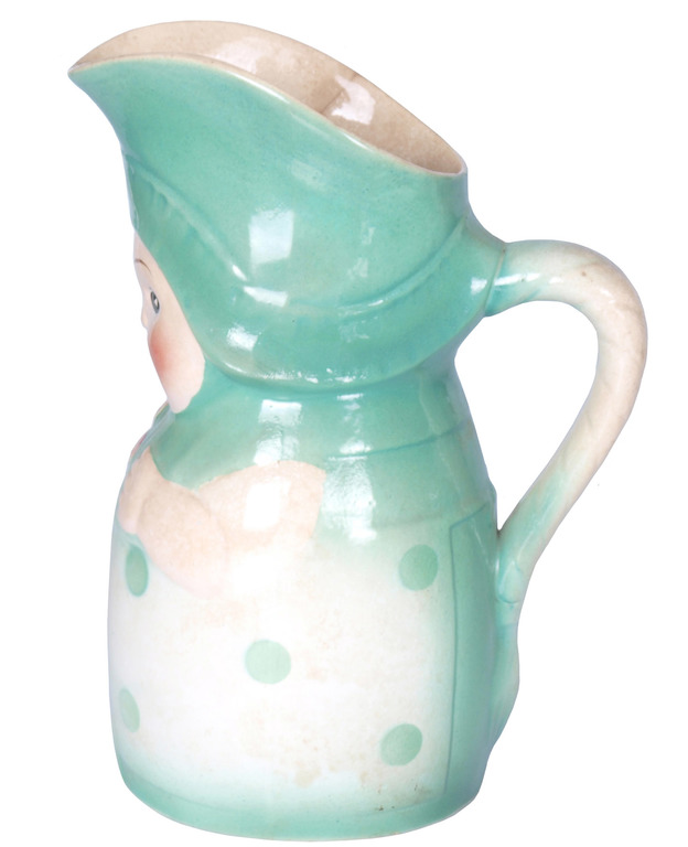 Earthenware pitcher for milk