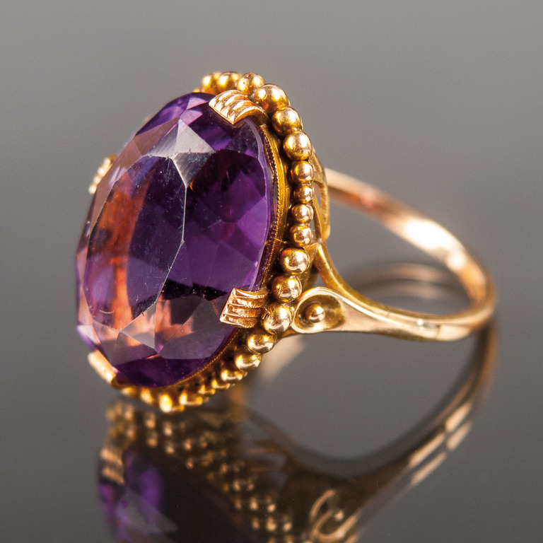 Golden ring with amethyst