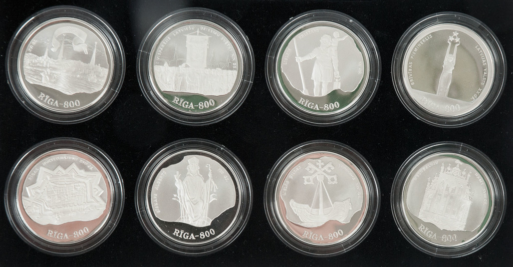 Astoņas sudraba 10 latu monētas „Rīgas astoņi gadsimti”