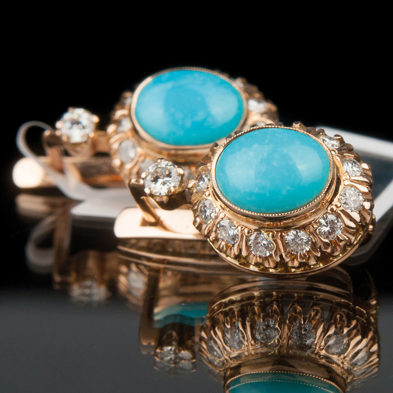 Gold earrings with diamonds and turquoises