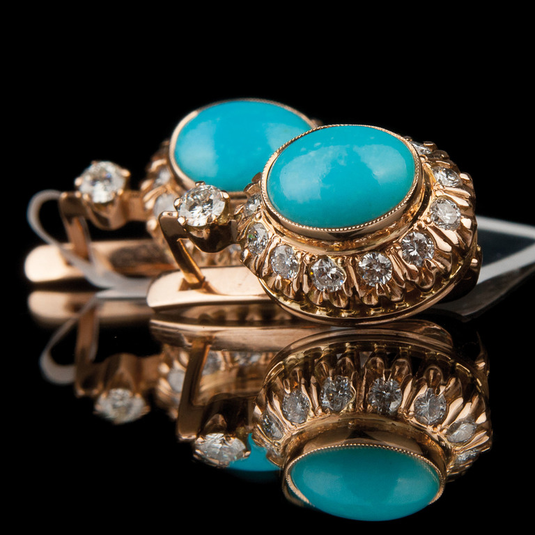 Gold earrings with diamonds and turquoises