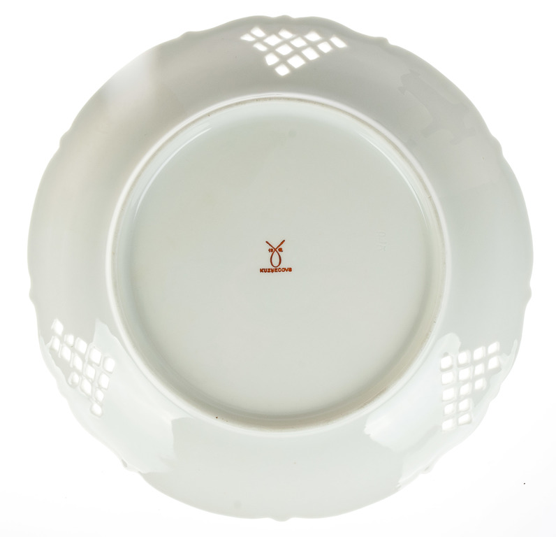 Porcelain plate for bread 