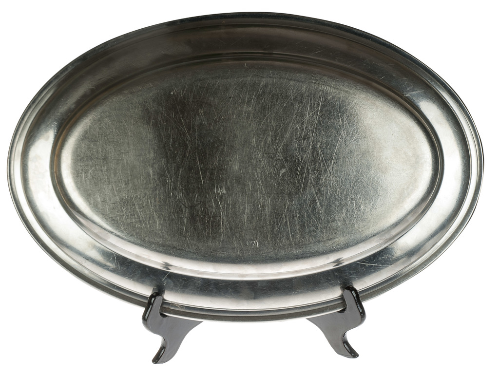 Metal serving plate