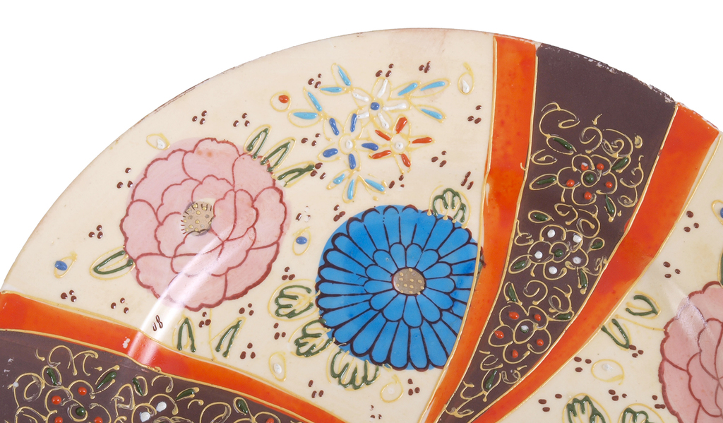 Porcelāna dekoratīvais šķīvis