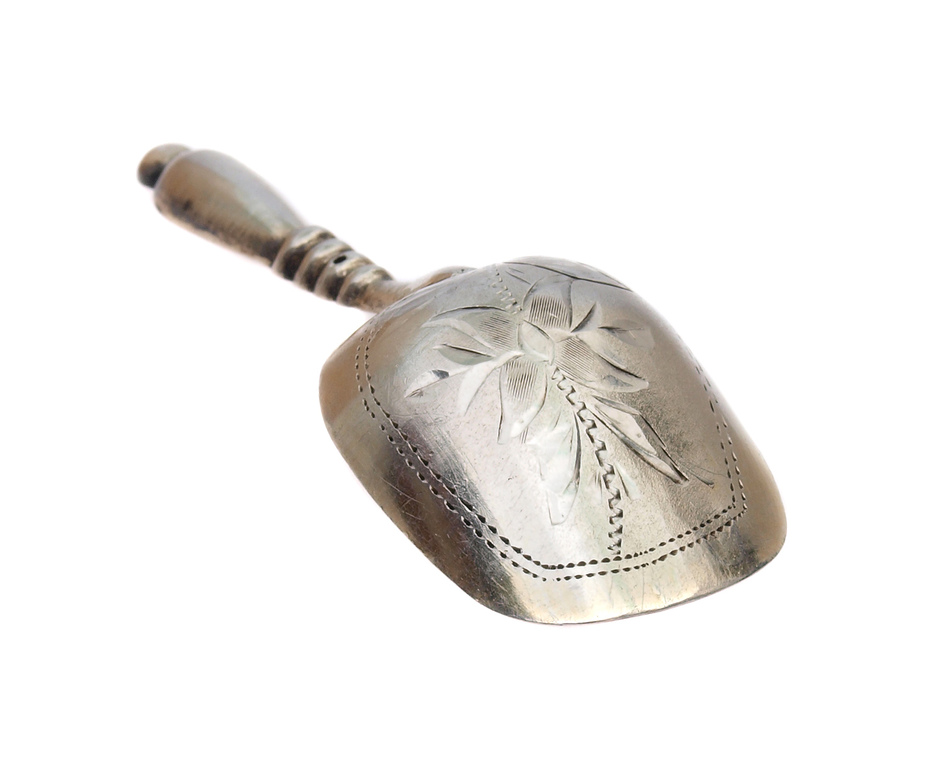 Серебряная ложка с гравировкой