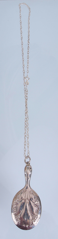 Silver chain with pendant-mirror