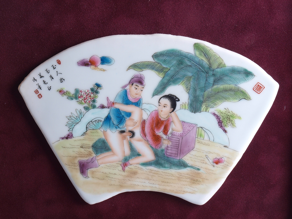 Erotic paintings on porcelain plates (4 pcs)