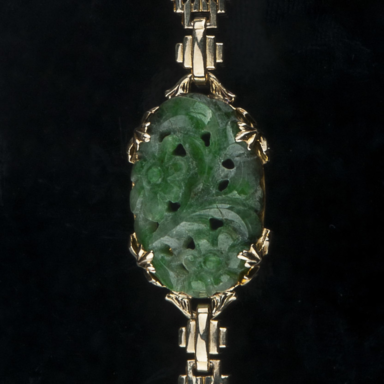 Golden bracelet with jadeites