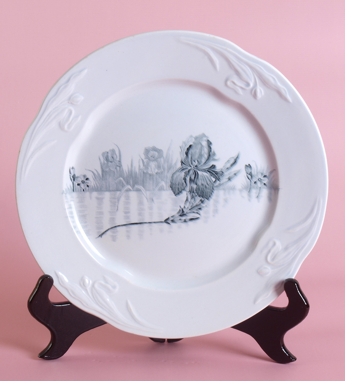 Jūgendstila dekoratīvais porcelāna šķīvis