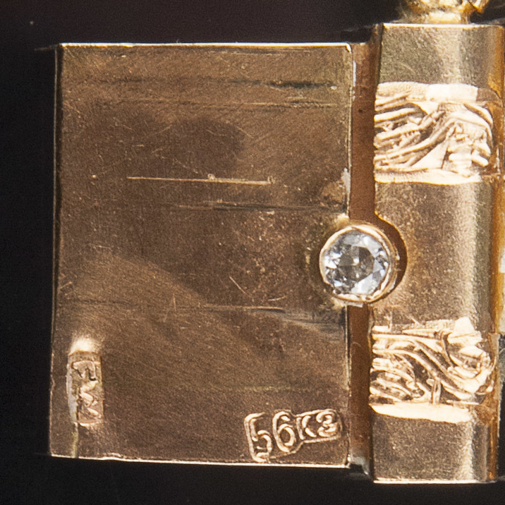 Zelta rotaslietu komplekts ar safīriem un pērlēm - aproce un auskari