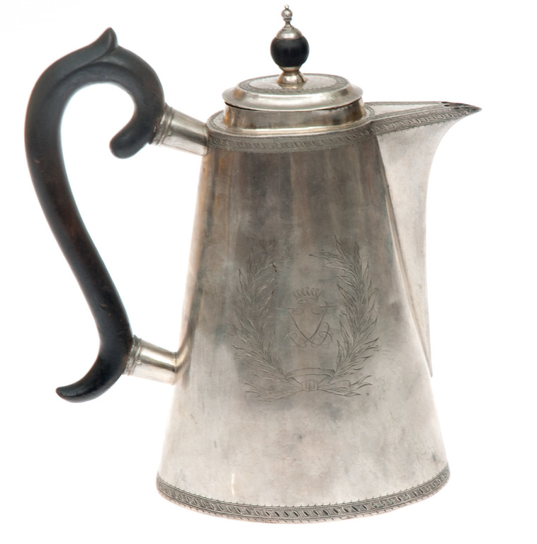 Silver teapot with coat of arms of Benkendorfu family 