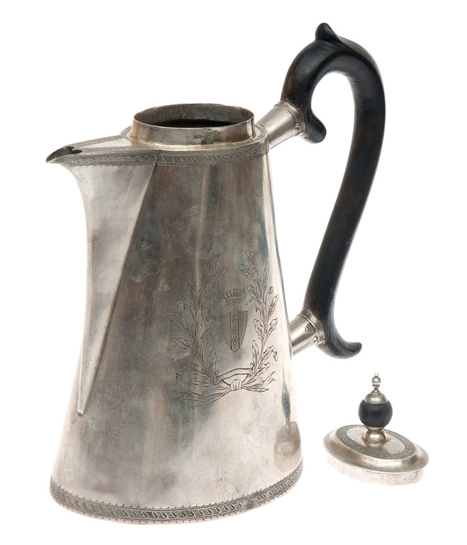 Silver teapot with coat of arms of Benkendorfu family 