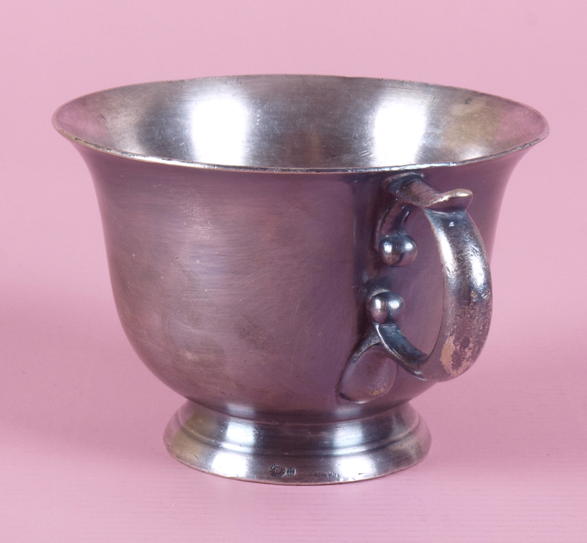 6 silvered metal cups