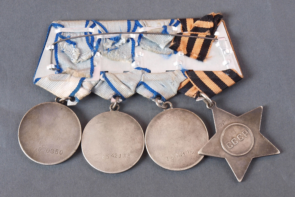 The award with four medals and certificate
